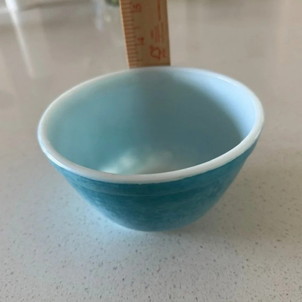 Vintage Pyrex Mixing storage Bowl 401 1.5 Pt Turquoise Blue Textured Milk Glass